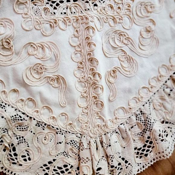 Battenberg on heavy cotton lace throw triangle shawl bed cover - Picture 5 of 10